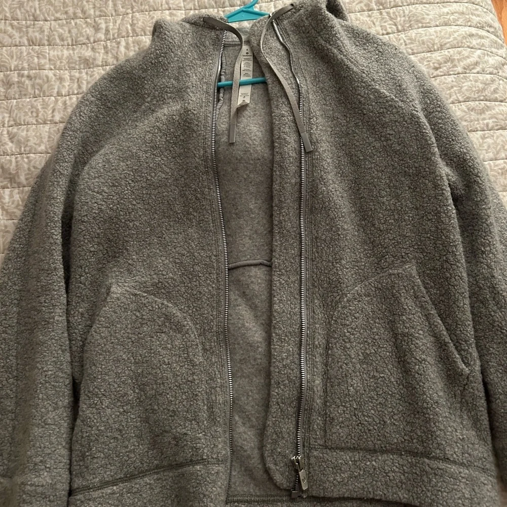 lululemon jacket - Picture 1 of 2